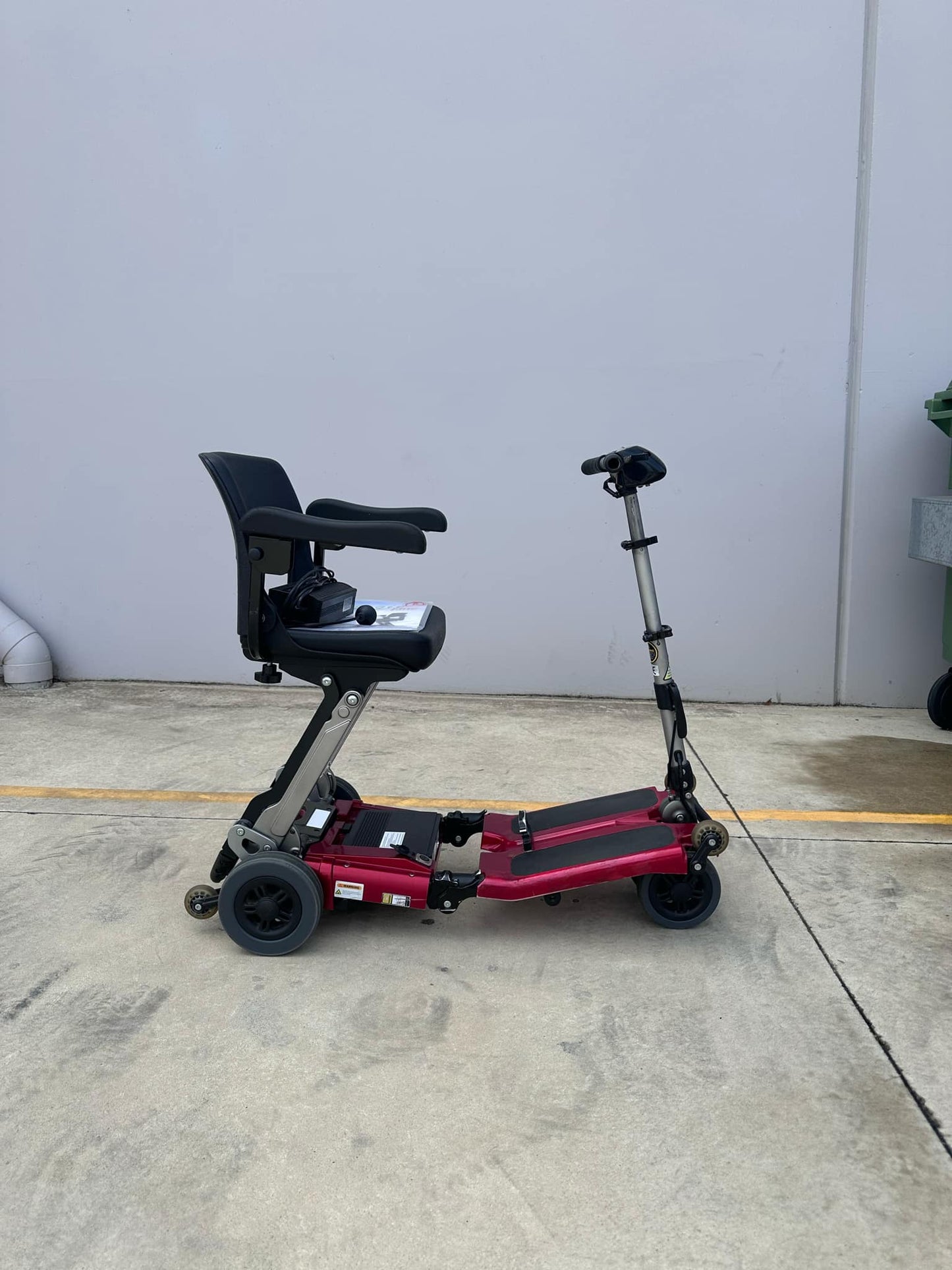 Preowned - (Airline Approved) Luggie Elite, Small Portable Size Mobility Scooter - Including 3 Month Warranty (145kg Safe Load)