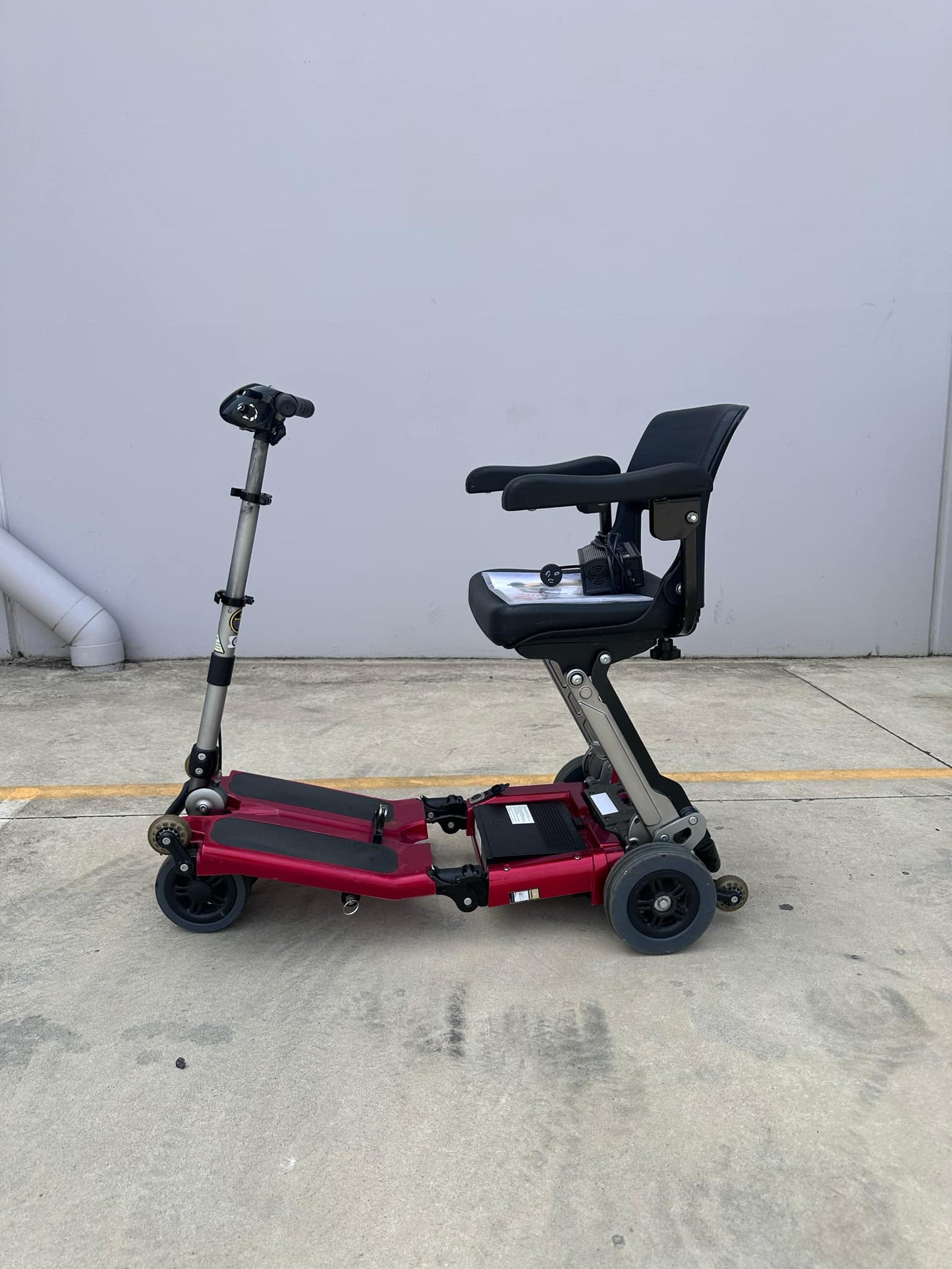 Preowned - (Airline Approved) Luggie Elite, Small Portable Size Mobility Scooter - Including 3 Month Warranty (145kg Safe Load)