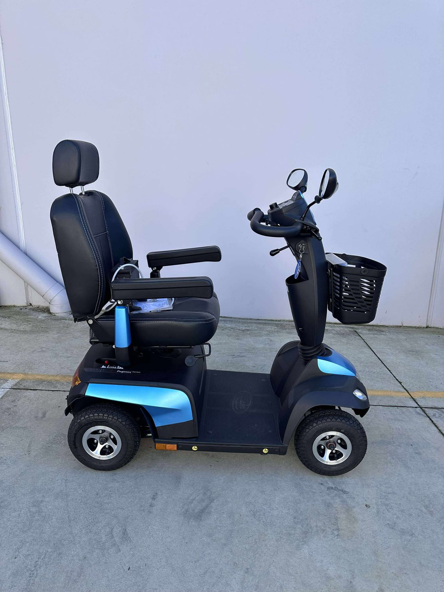 Preowned - Invacare Pegasus Metro, Large Size Mobility Scooter - Including 3 Month Warranty (136kg Safe Load)