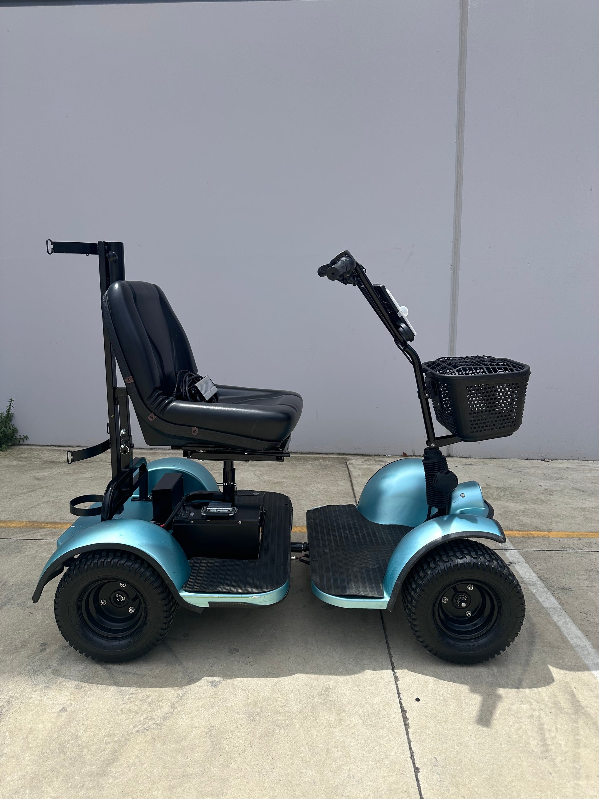 Preowned Condor Grasshopper, Single Seat Golf Cart (Lithium